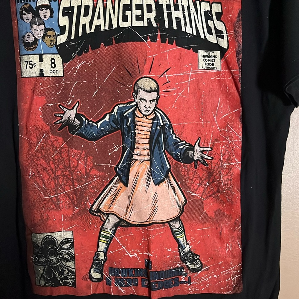 😄Stranger Things Tshirt Medium